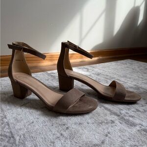 Adams Brown Heels Minimalist Block Design